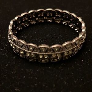 NWT Handcrafted Black & Silver Metal Bead Stretch Bracelet